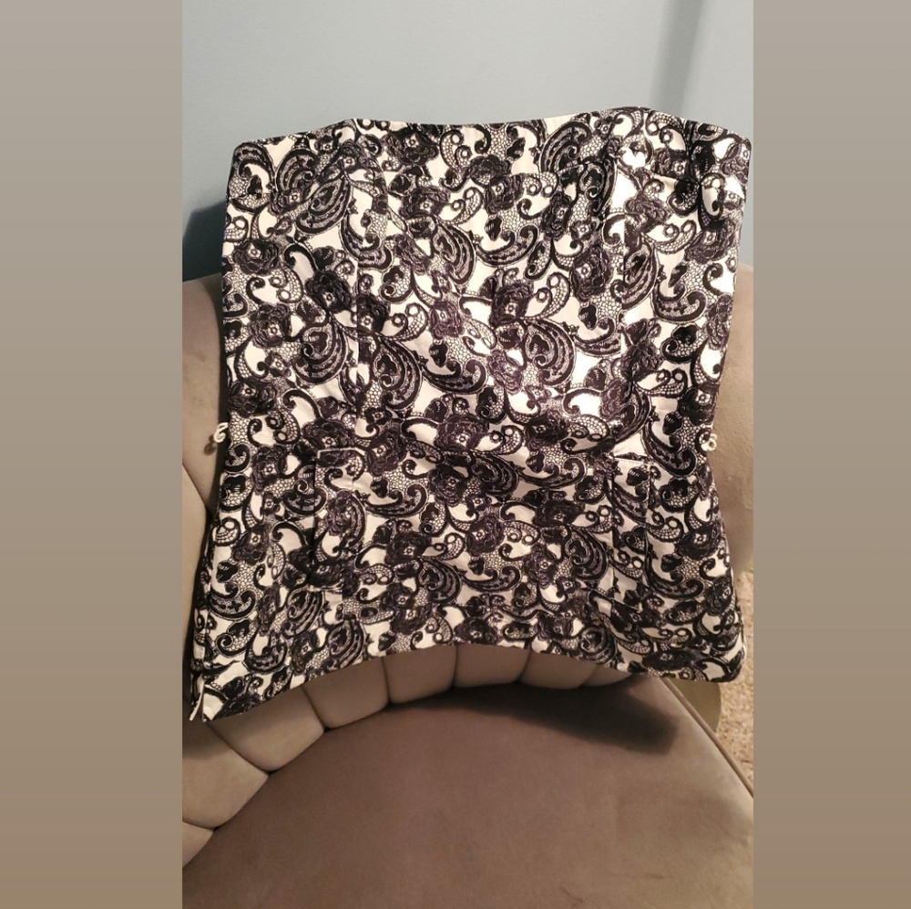 (🔥SALE🔥) 
White House Black Market Black Top